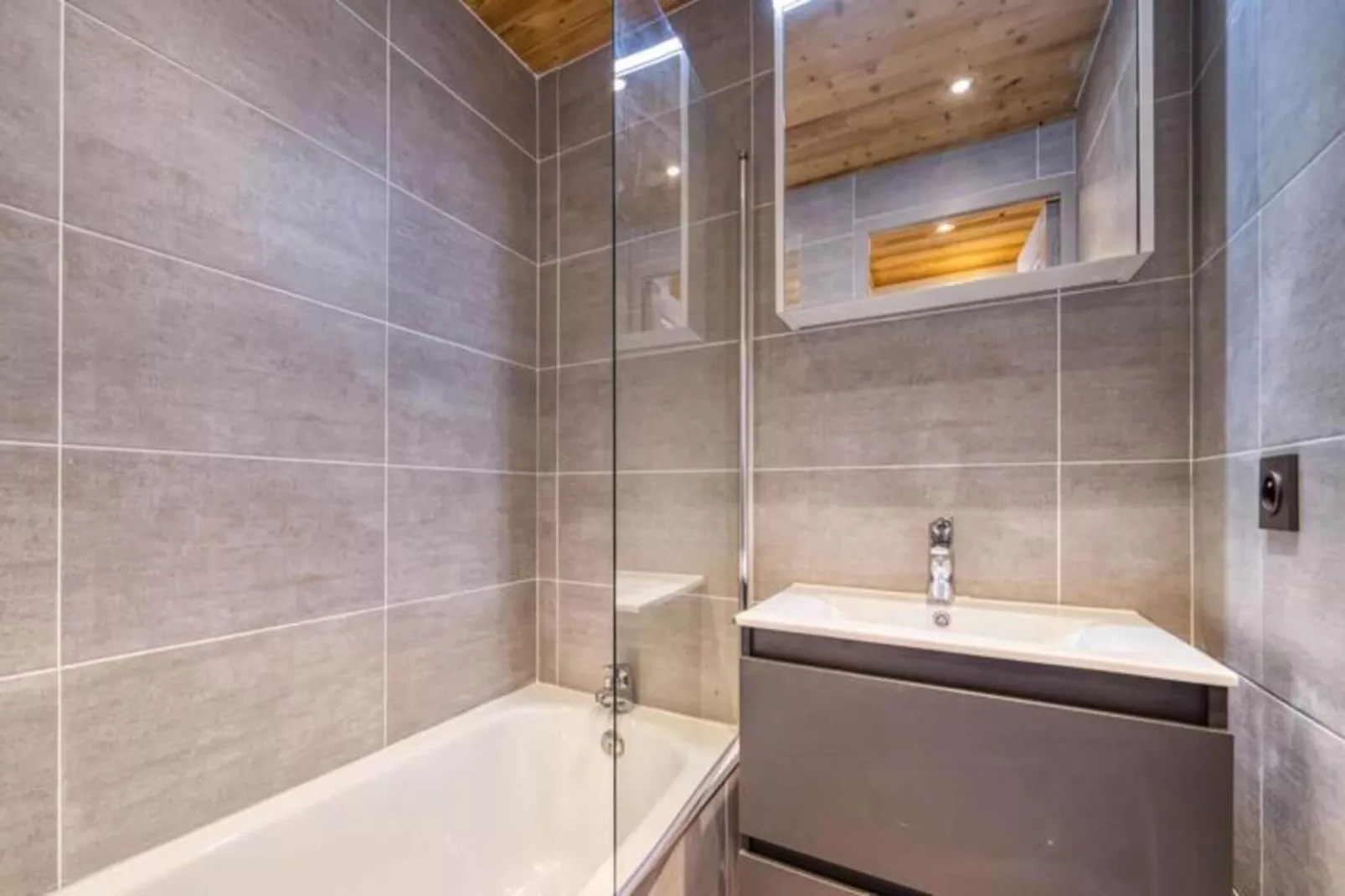 Résidence Valeriane-Hal-ontvangst