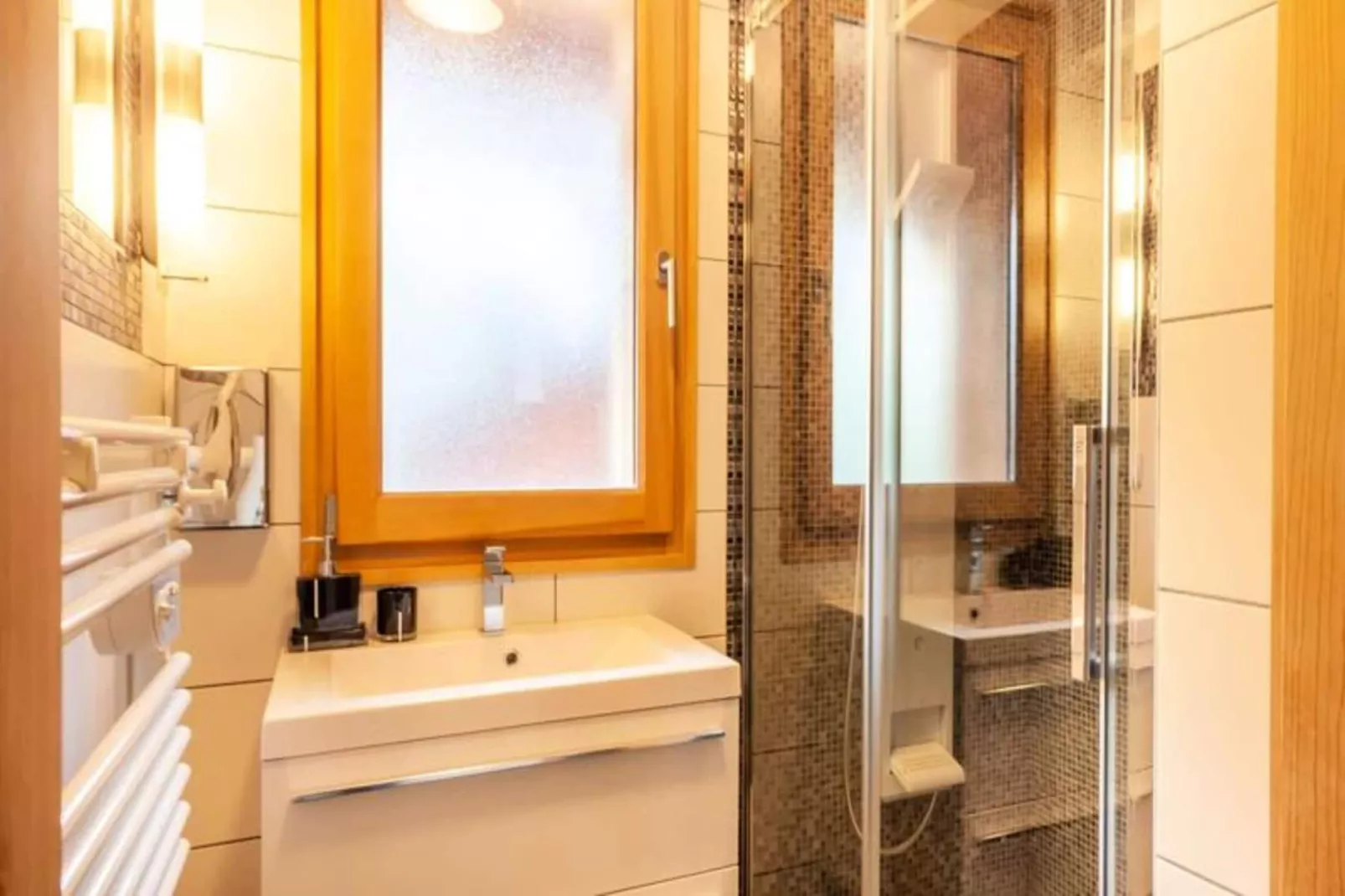 Résidence La Faronniere-Badkamer