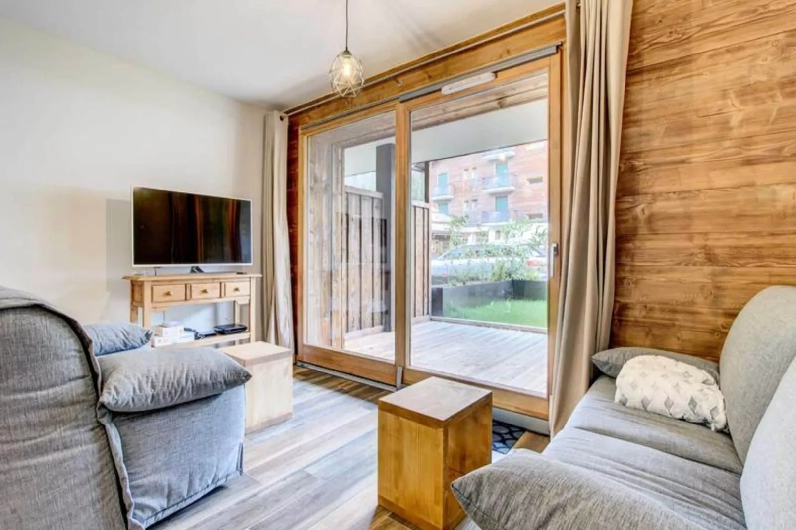 Résidence Le Lapia-Buitenkant zomer