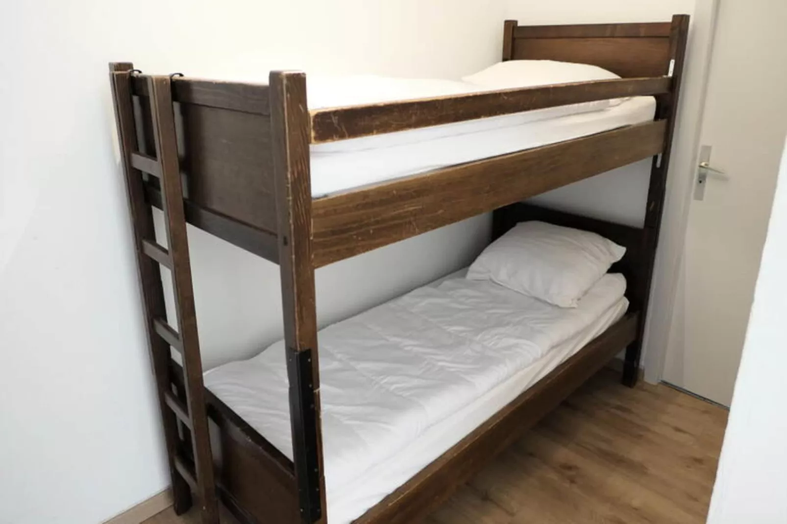 Résidence Castel Des Roches A-Buitenkant zomer