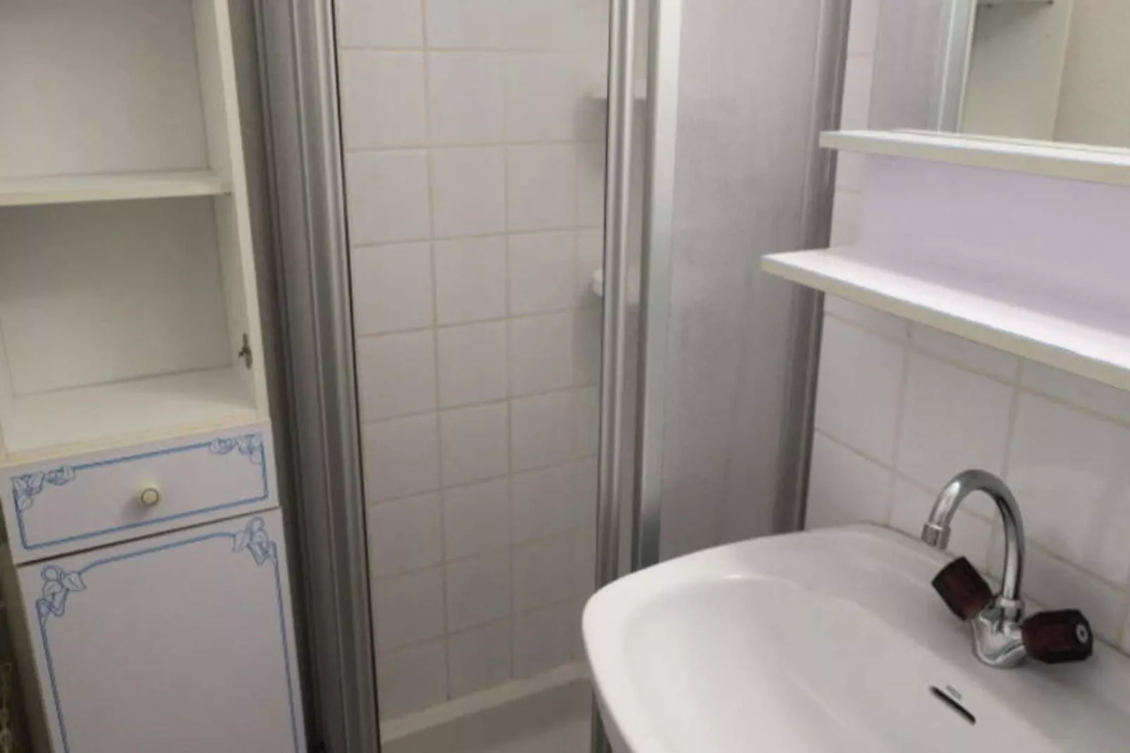 Résidence Les Jonquilles-Badkamer