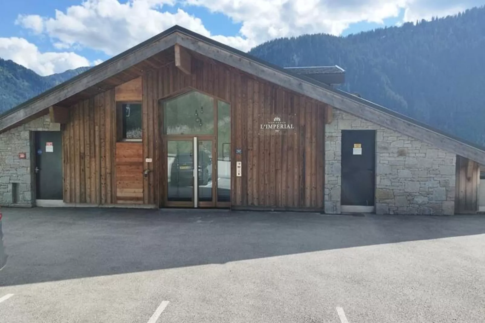 Chalet L 'imperial-Buitenkant zomer