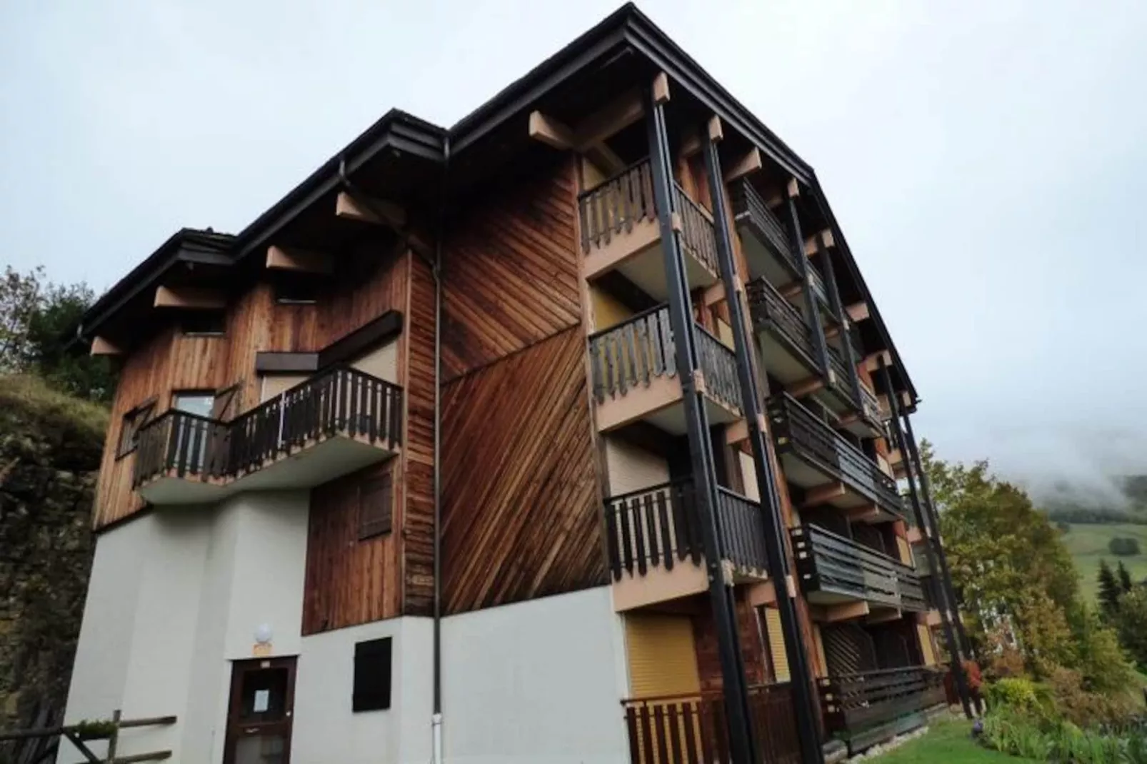 Chalet De Lessy C-Image-tags.