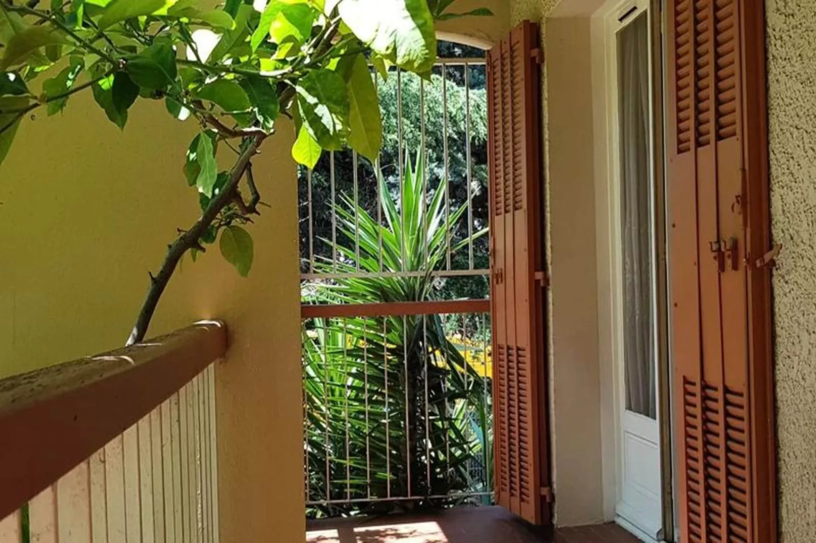 Résidence Bagatelle-Buitenkant zomer