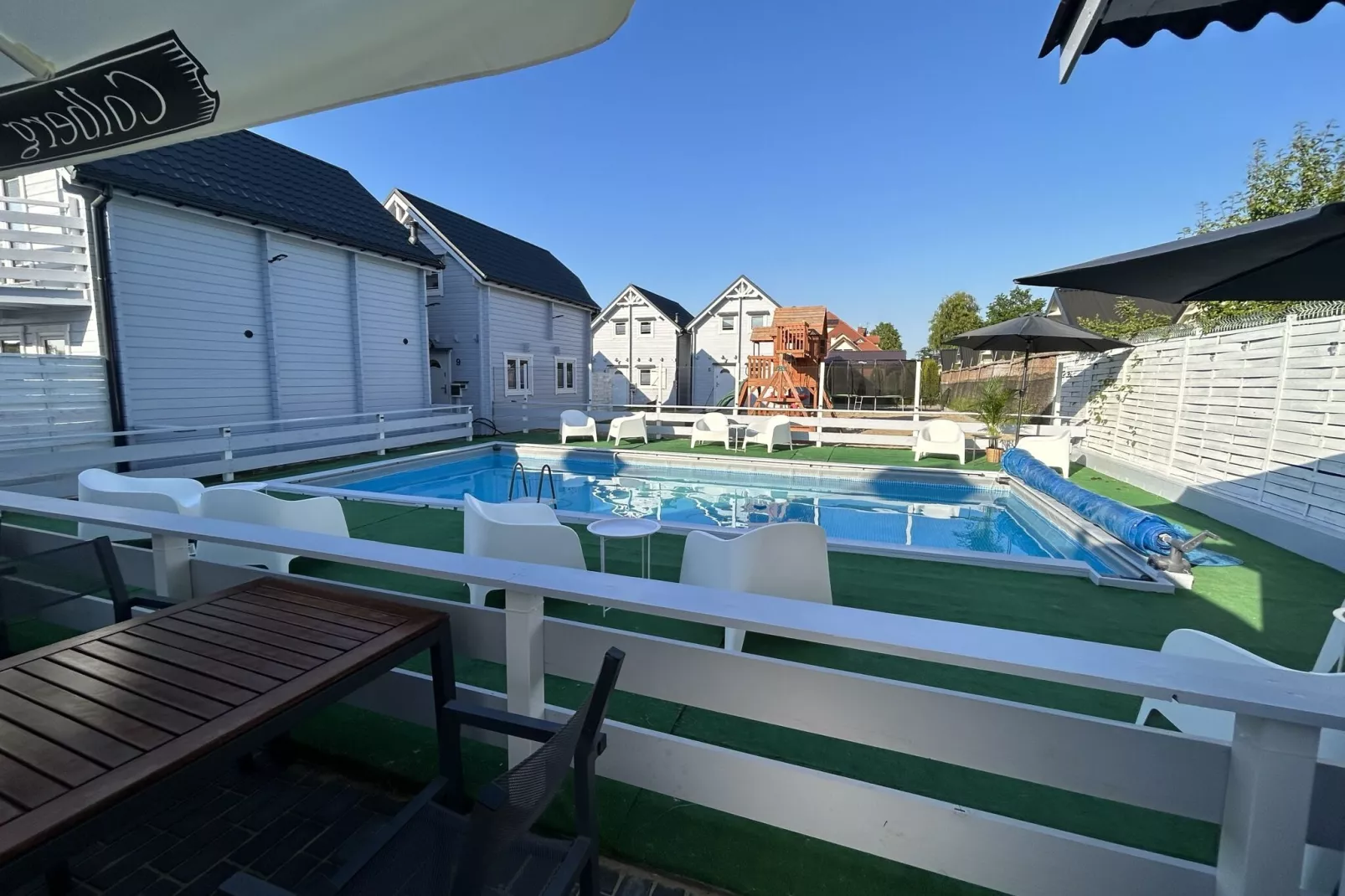 Holiday homes with pool in Ustronie Morskie-Zwembad