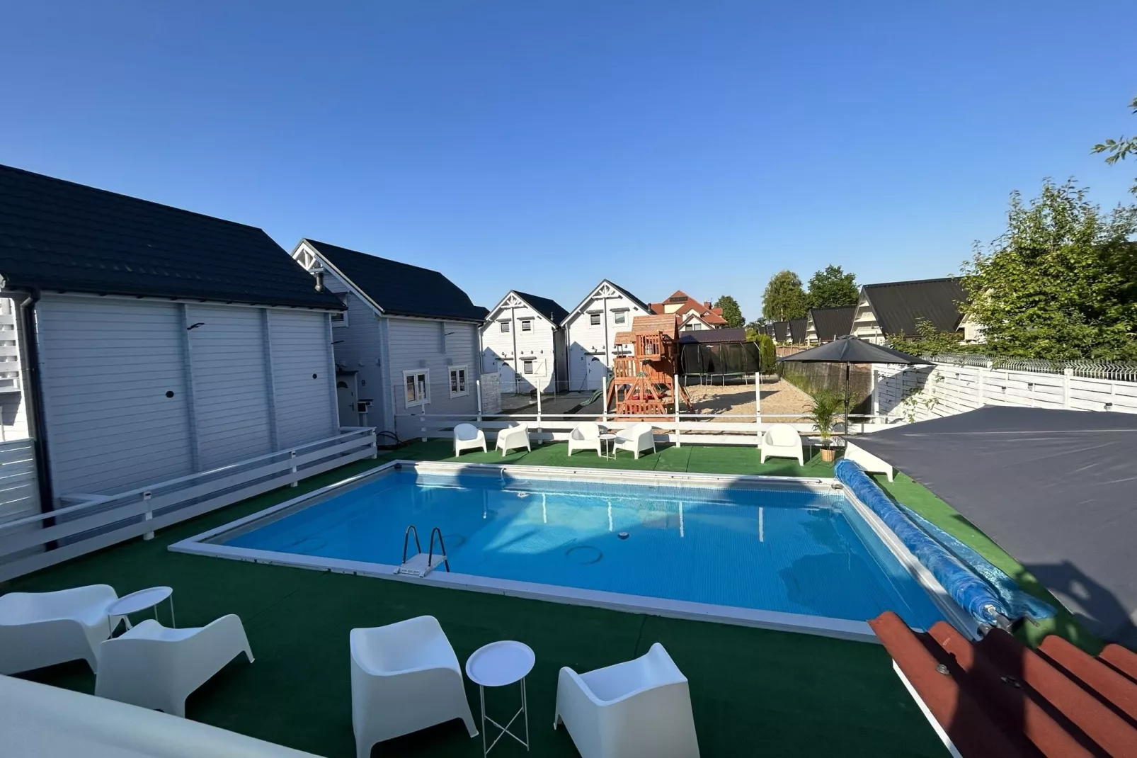 Holiday homes with pool in Ustronie Morskie-Zwembad