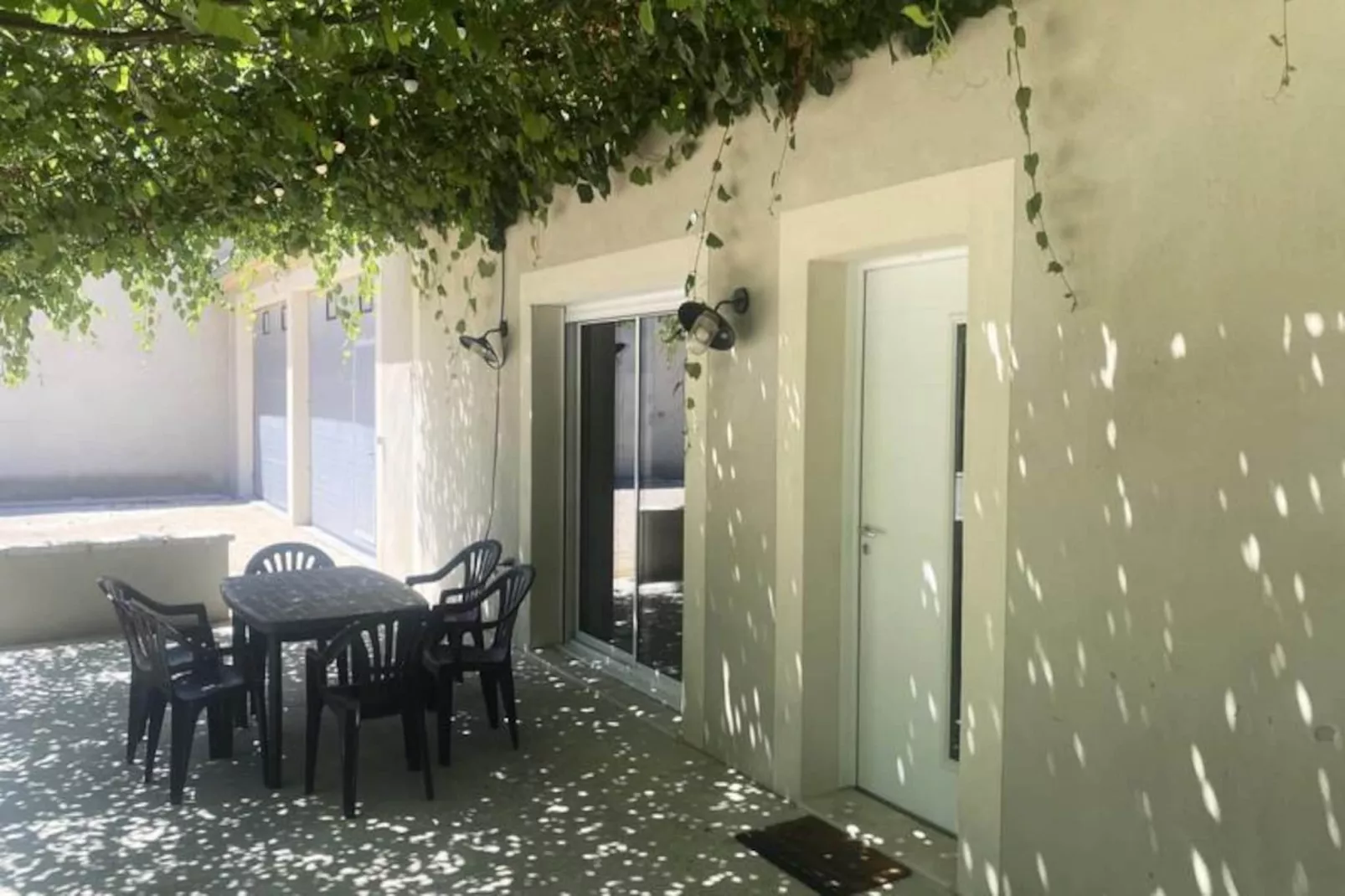 Le Ribbou - Isle-sur-la-sorgue-Image-tags.