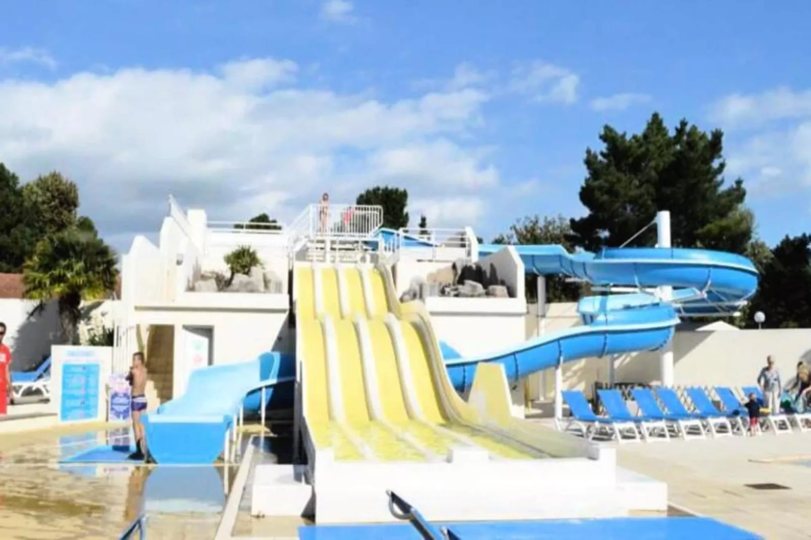 Mobil-home 4 pers. proche plage-Buitenkant zomer