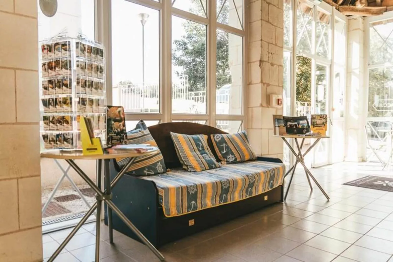 Appart'Hotel La Roche-Posay - Buitenkant zomer