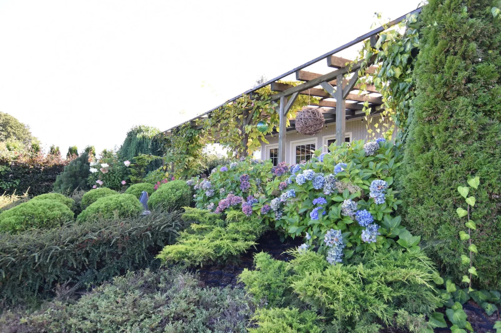 Cottage by the lake in Nadole-Buitenkant zomer