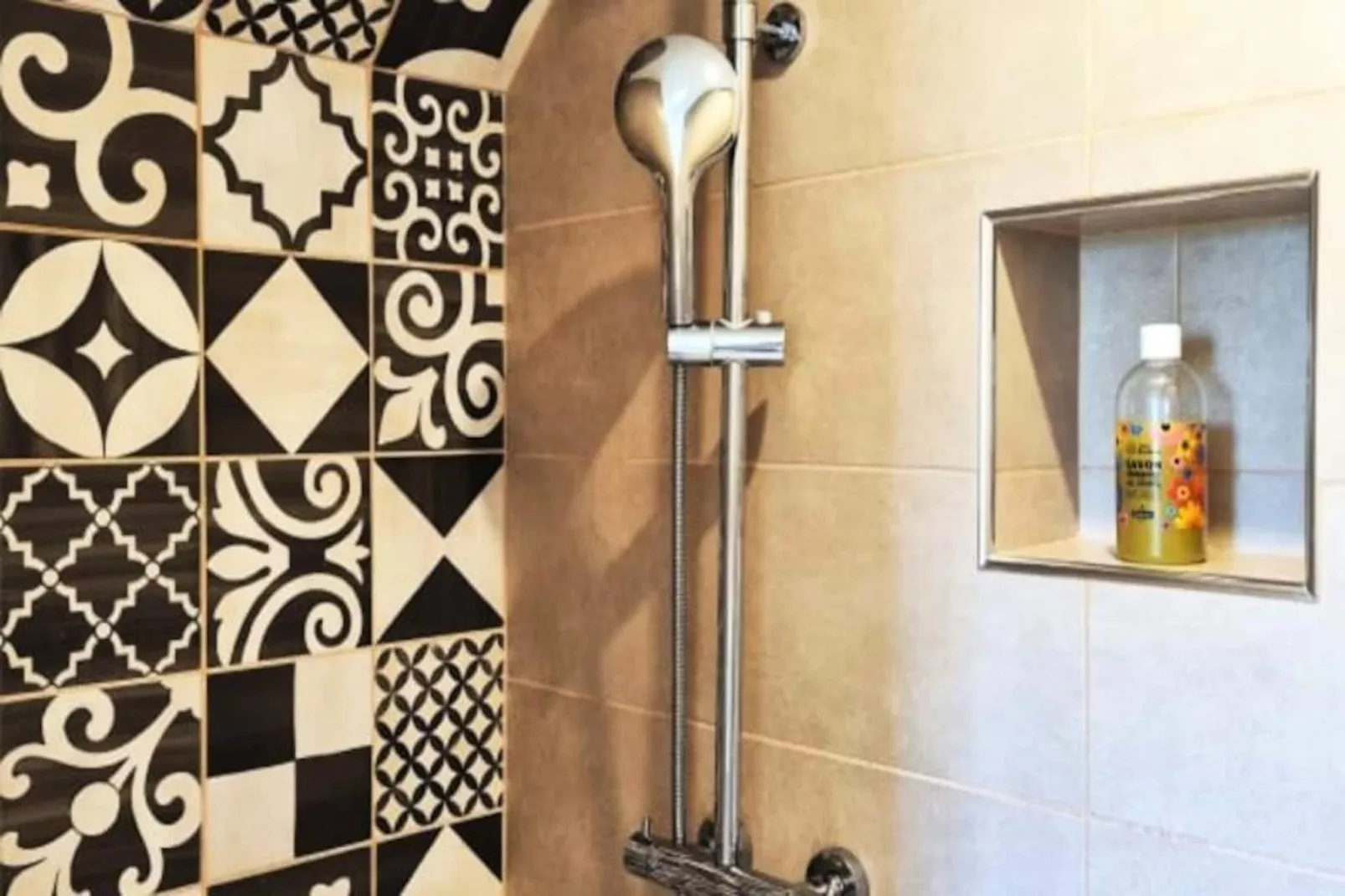 🍎 La Bergeronnette - Domaine D'apreval - Campagne-Image-tags.