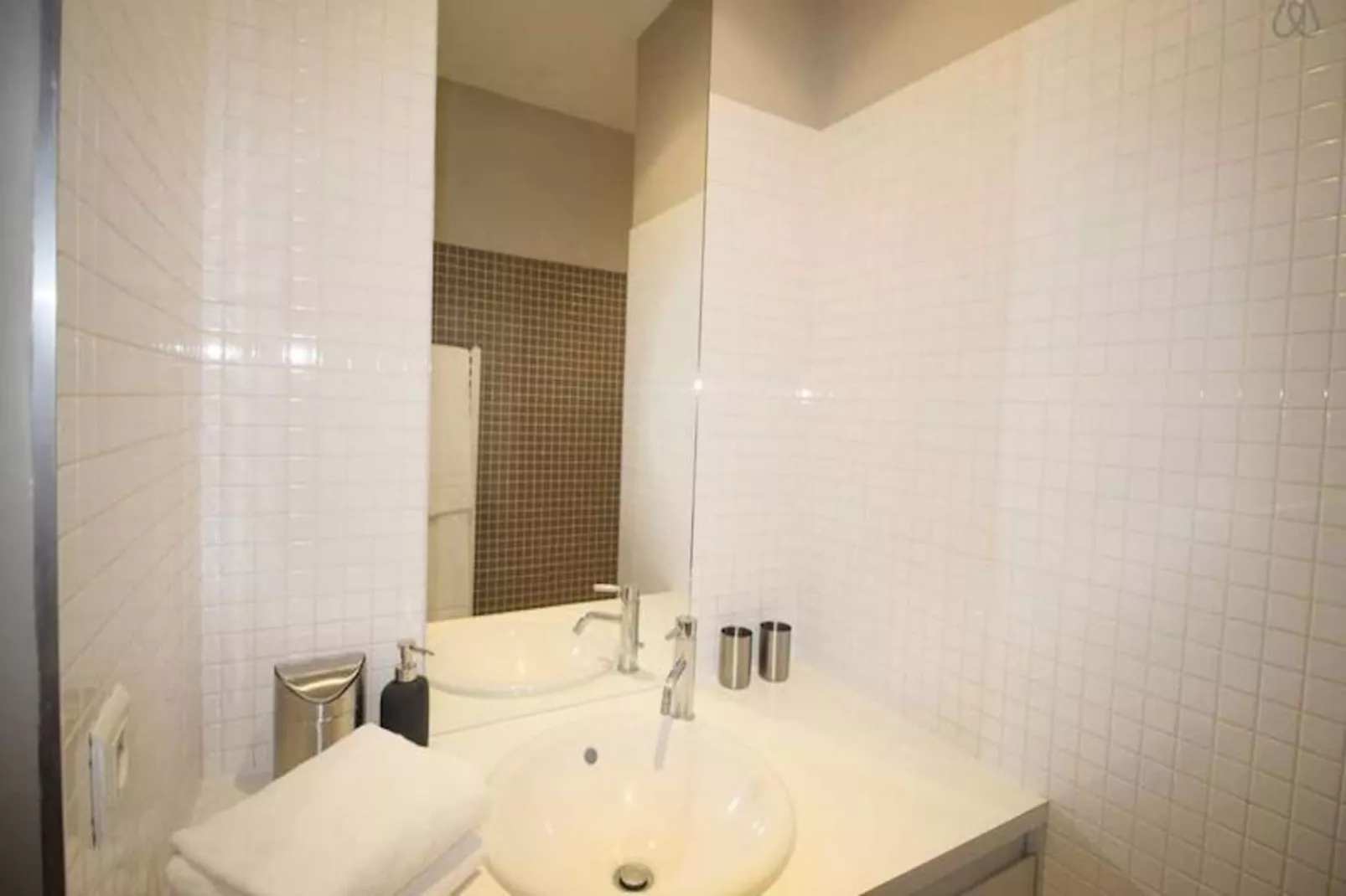 Splendide T3 De Standing, Face Au Jardin Public Pour 4 Personnes Et Enti&egrave;re-Image-tags.