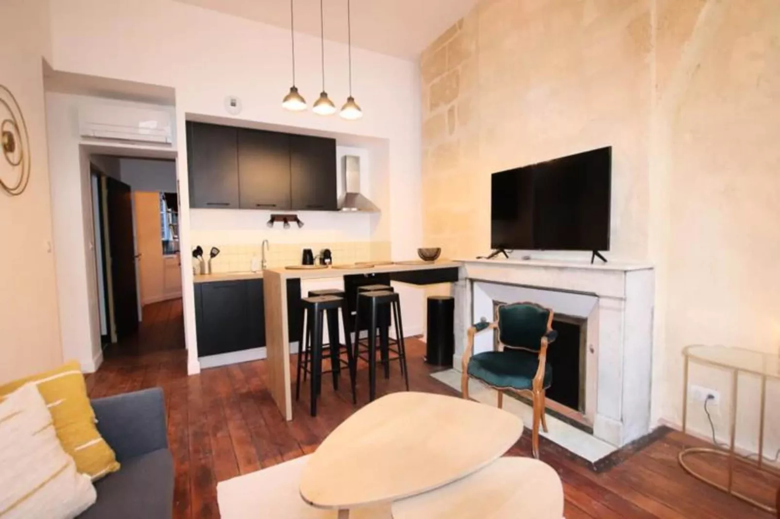 Charmant Et Rayonnant Appartement De 55 M&sup2; Situ&eacute; Dans Le Coeur De Bordeaux-Overloop