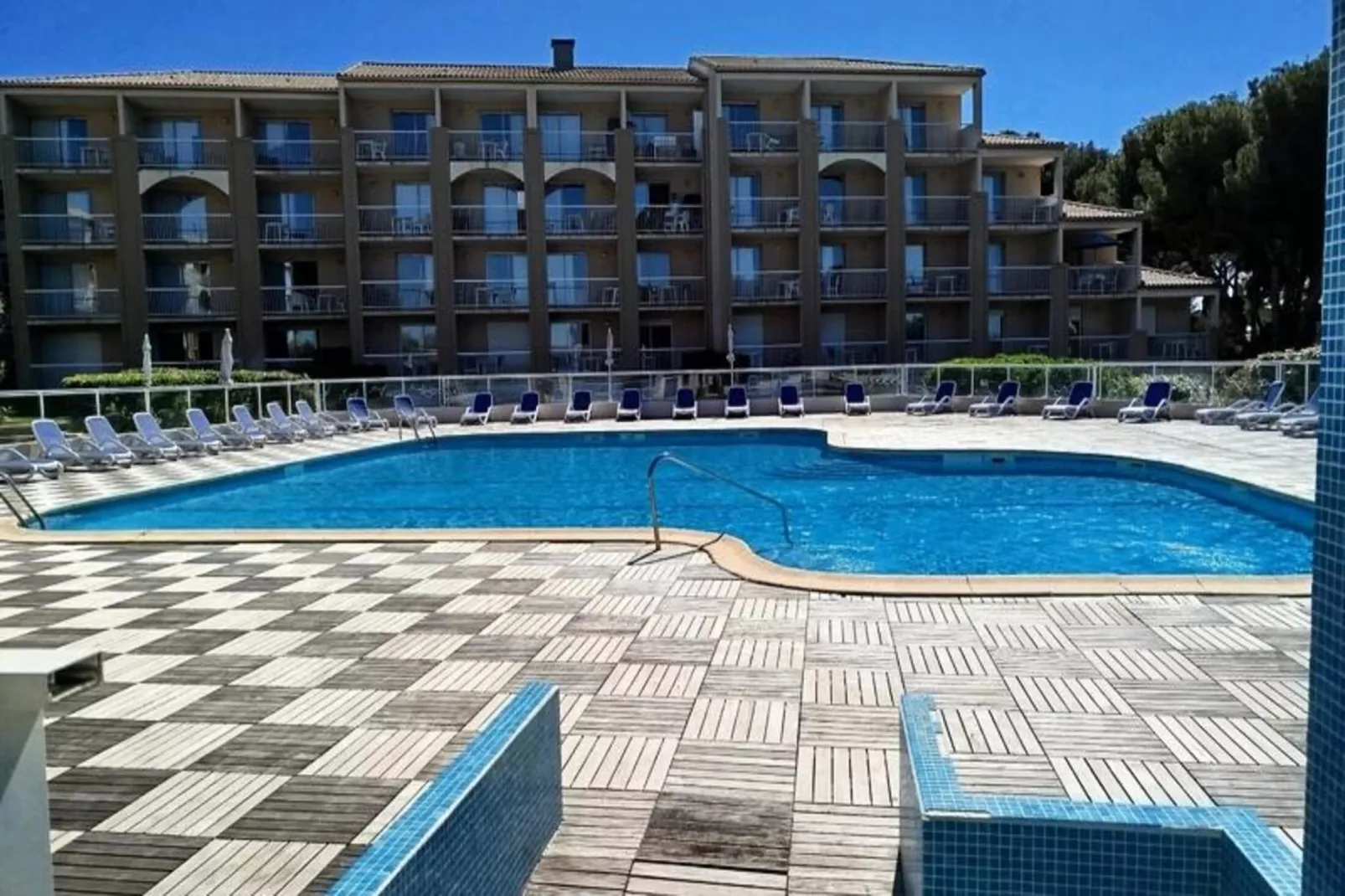 Résidence les Hauts de Balaruc - maeva Home-Buitenkant zomer