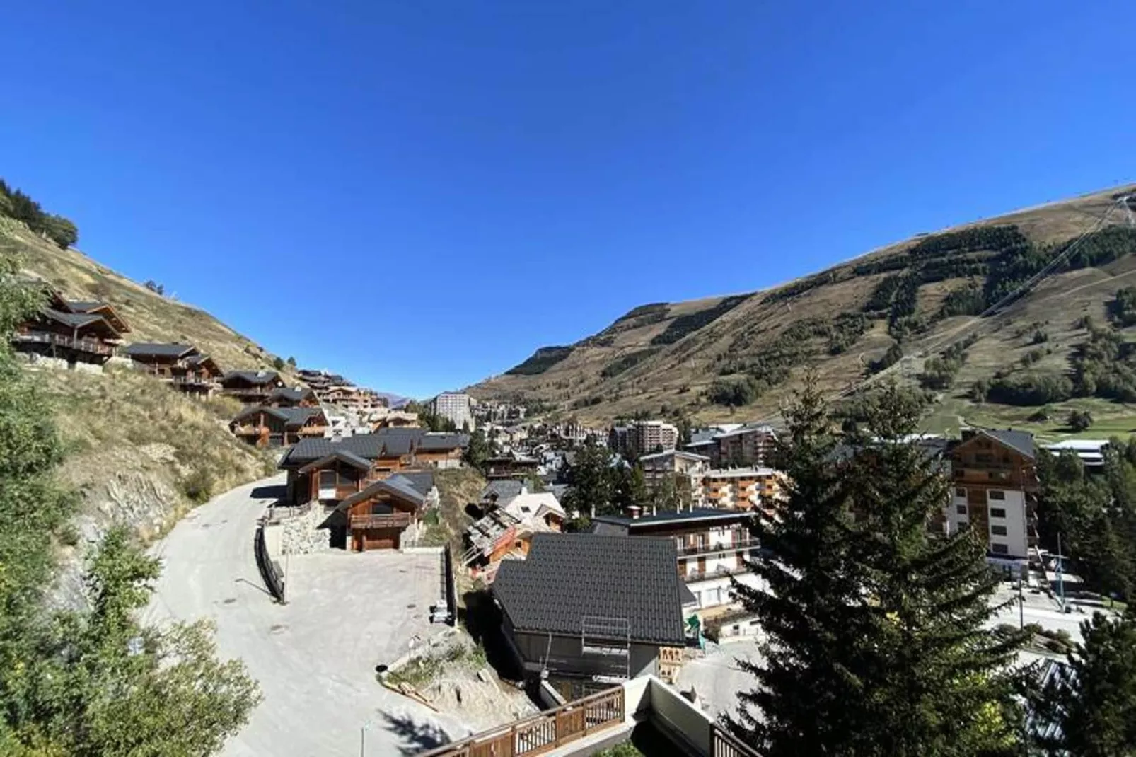 Résidence Pluton-Uitzicht zomer