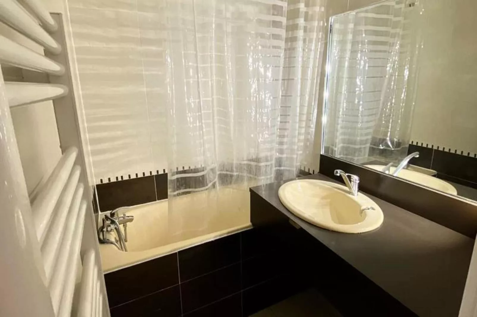 Résidence Prapelier-Badkamer