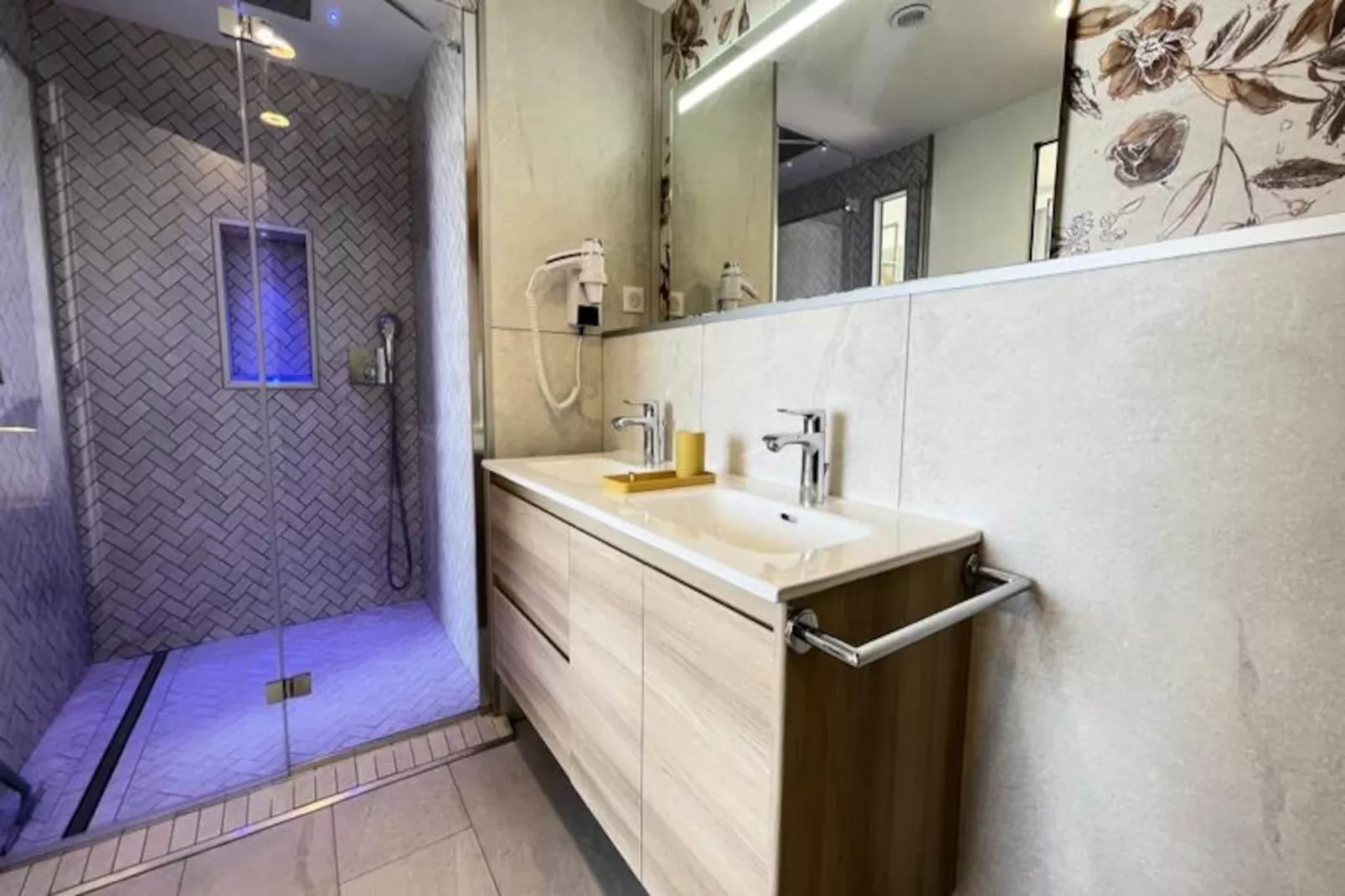 Maison R&eacute;gent & Spa - Un Si Bel Horizon-Image-tags.