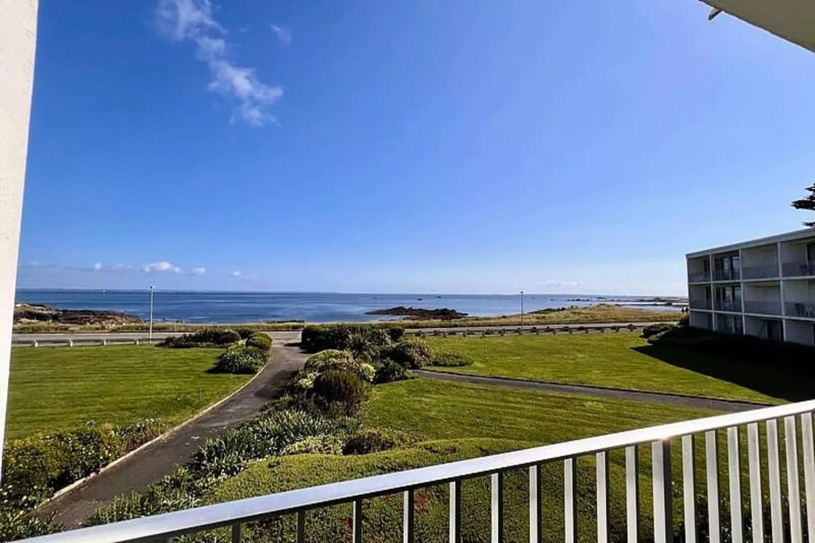 Résidence Les 3 Iles-Uitzicht zomer