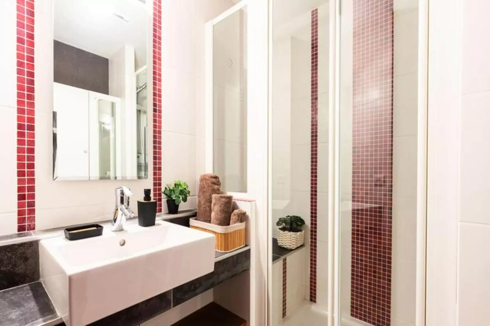 Résidence Barroude-Badkamer