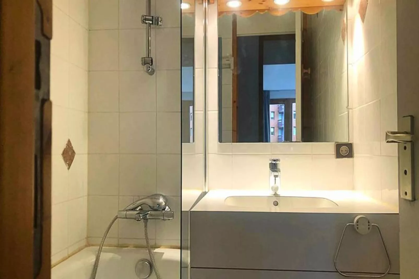 Résidence Prariond-Badkamer