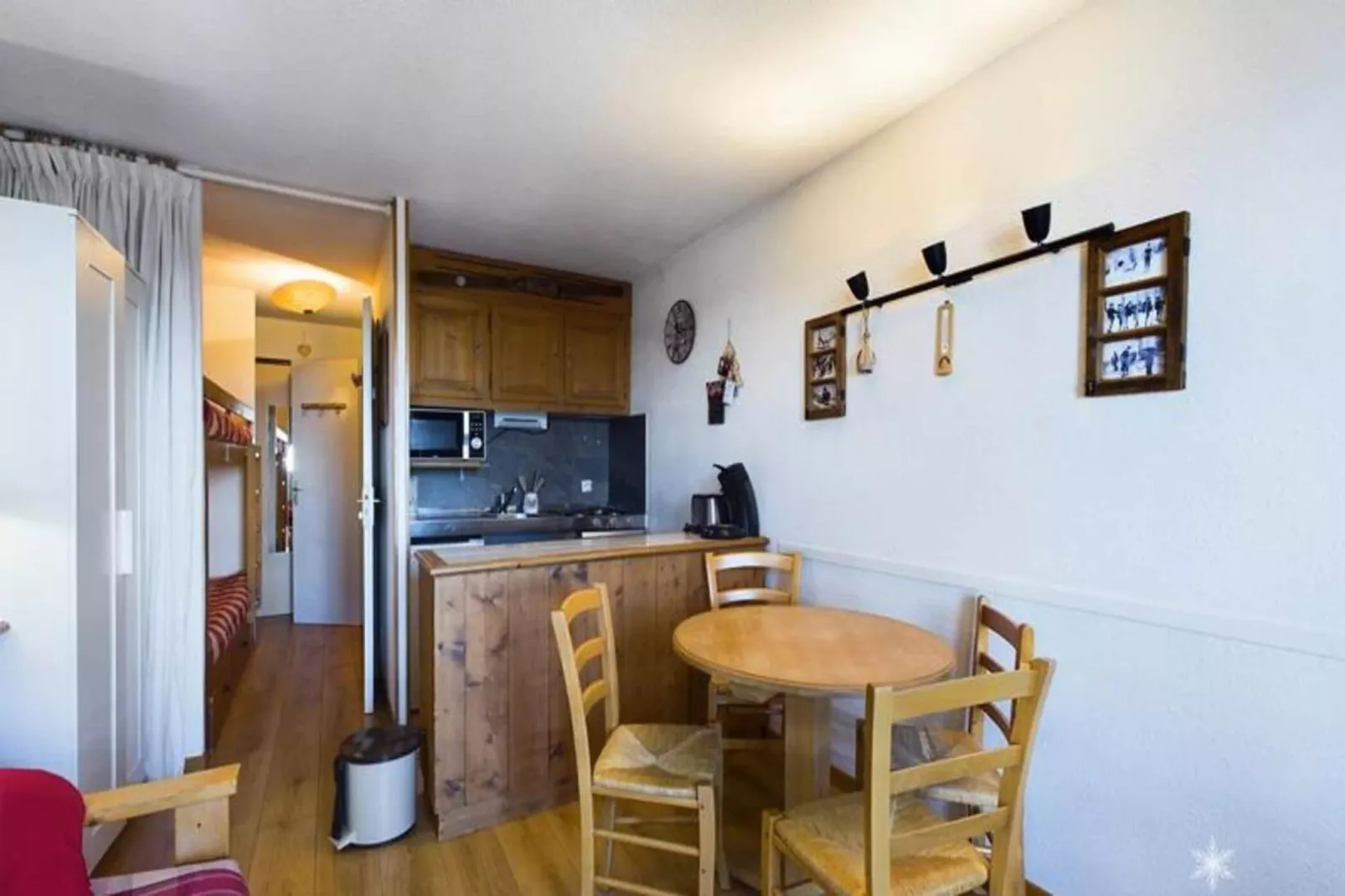 Résidence Bouquetins A-Buitenkant zomer