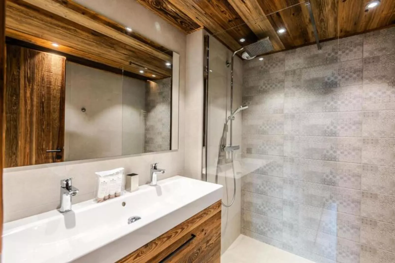 Résidence L'edelweiss-Buitenkant zomer