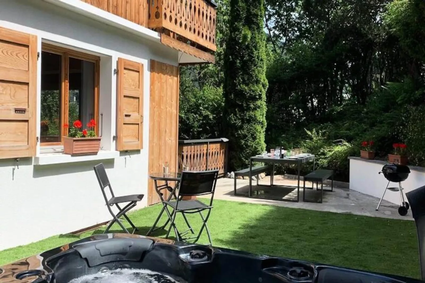 Chalet Roji-Image-tags.