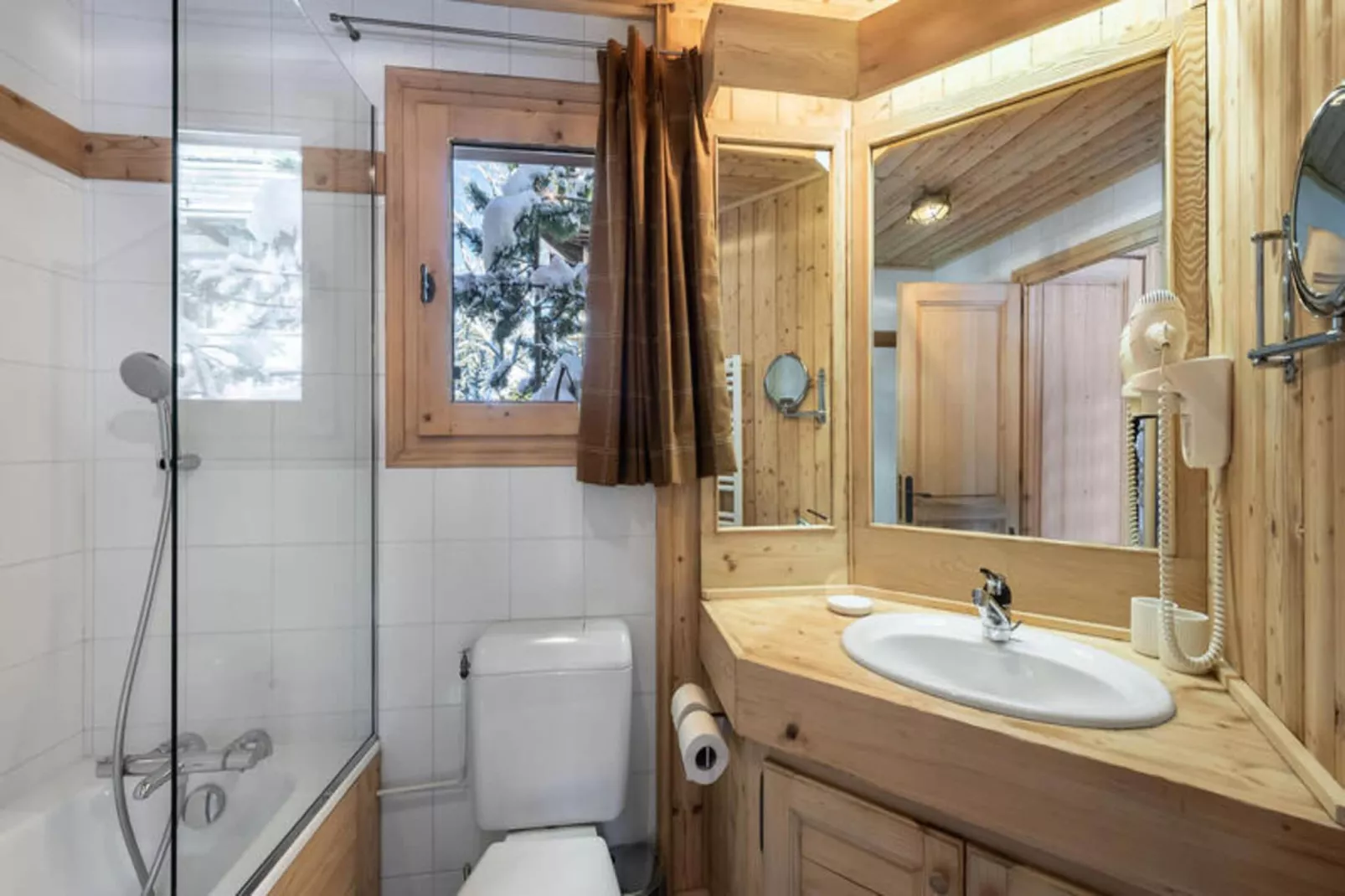 Résidence La Gelinotte-Badkamer