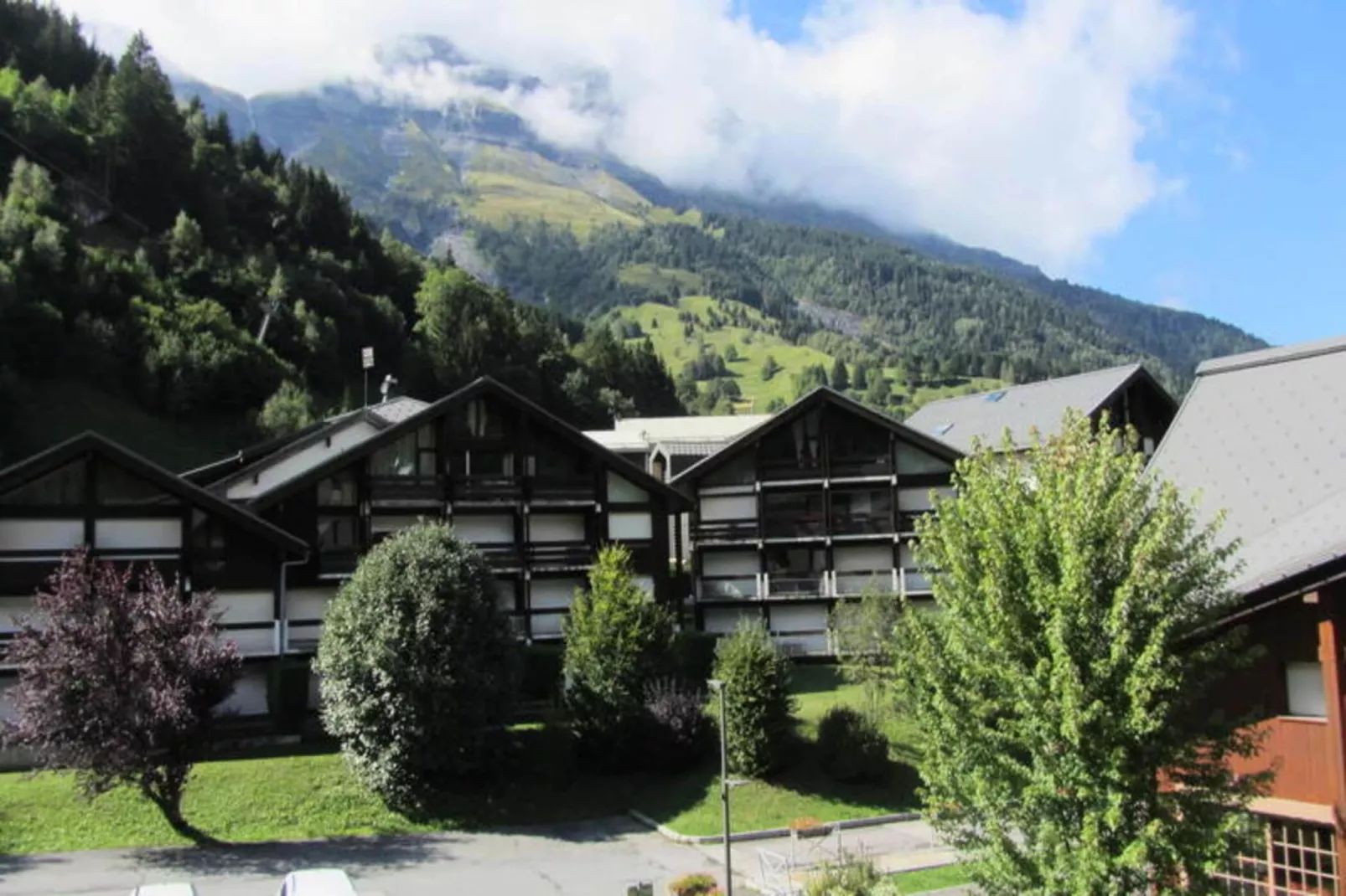 Résidence Combettes-Buitenkant zomer