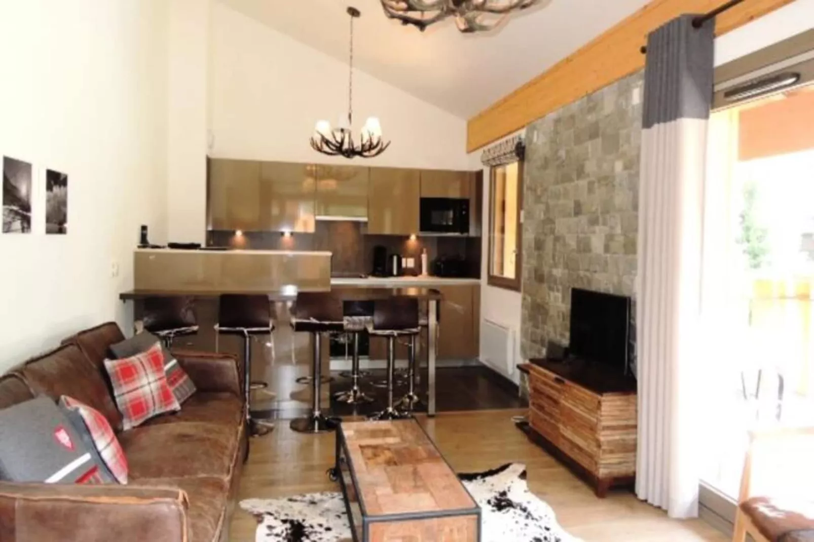 Résidence Les Quatres Elements-Buitenkant zomer