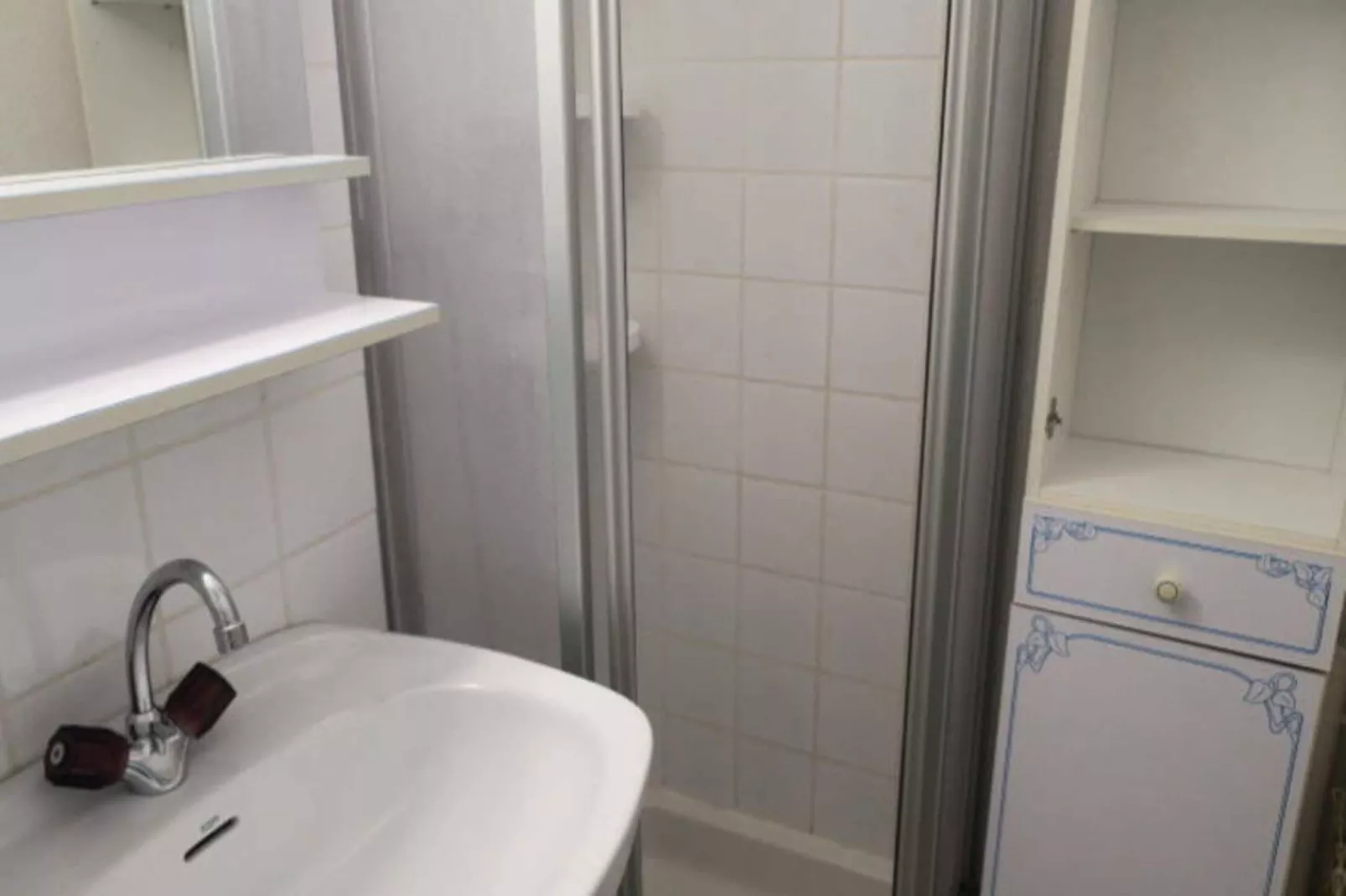 Résidence Les Jonquilles-Badkamer