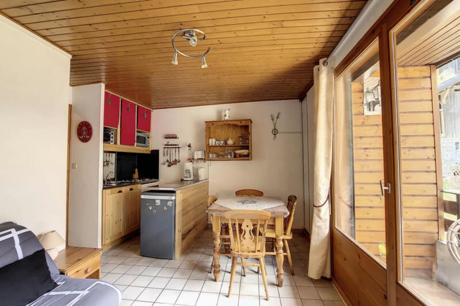 Appartements à Saint Jean d'Aulps-Eetkamer