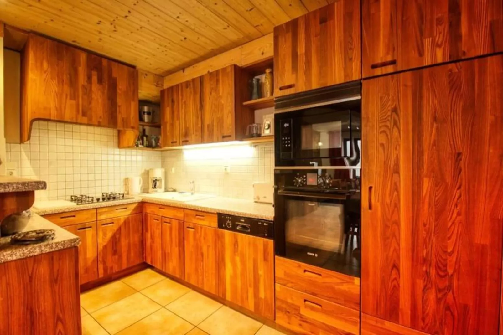 Résidence Le Laquis-Buitenkant zomer