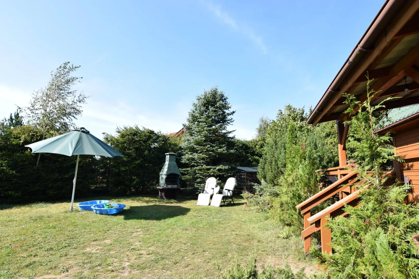 Holiday home Niesiolowice-Buitenkant zomer