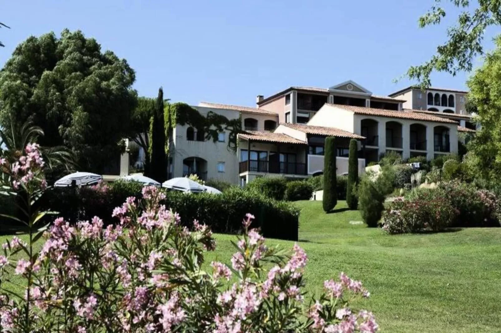 Résidence Les Parcs de Grimaud - maeva Home-Buitenkant zomer