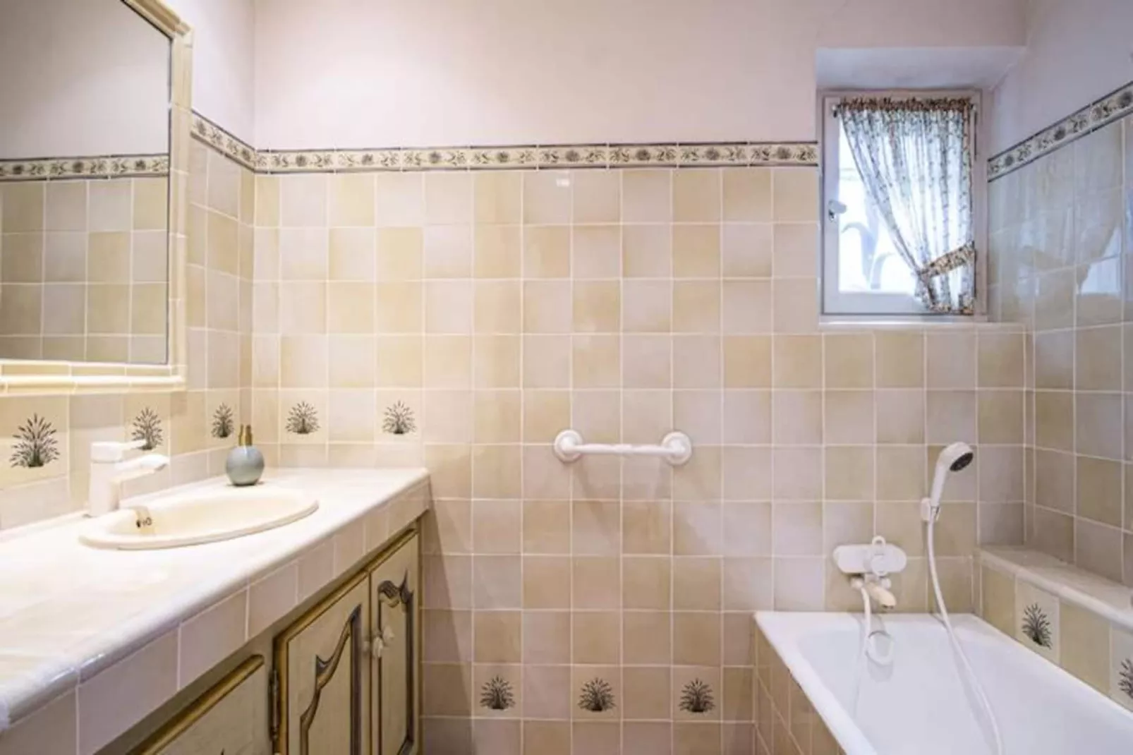 Propri&eacute;t&eacute; D'exception Au Coeur Du Luberon-Image-tags.