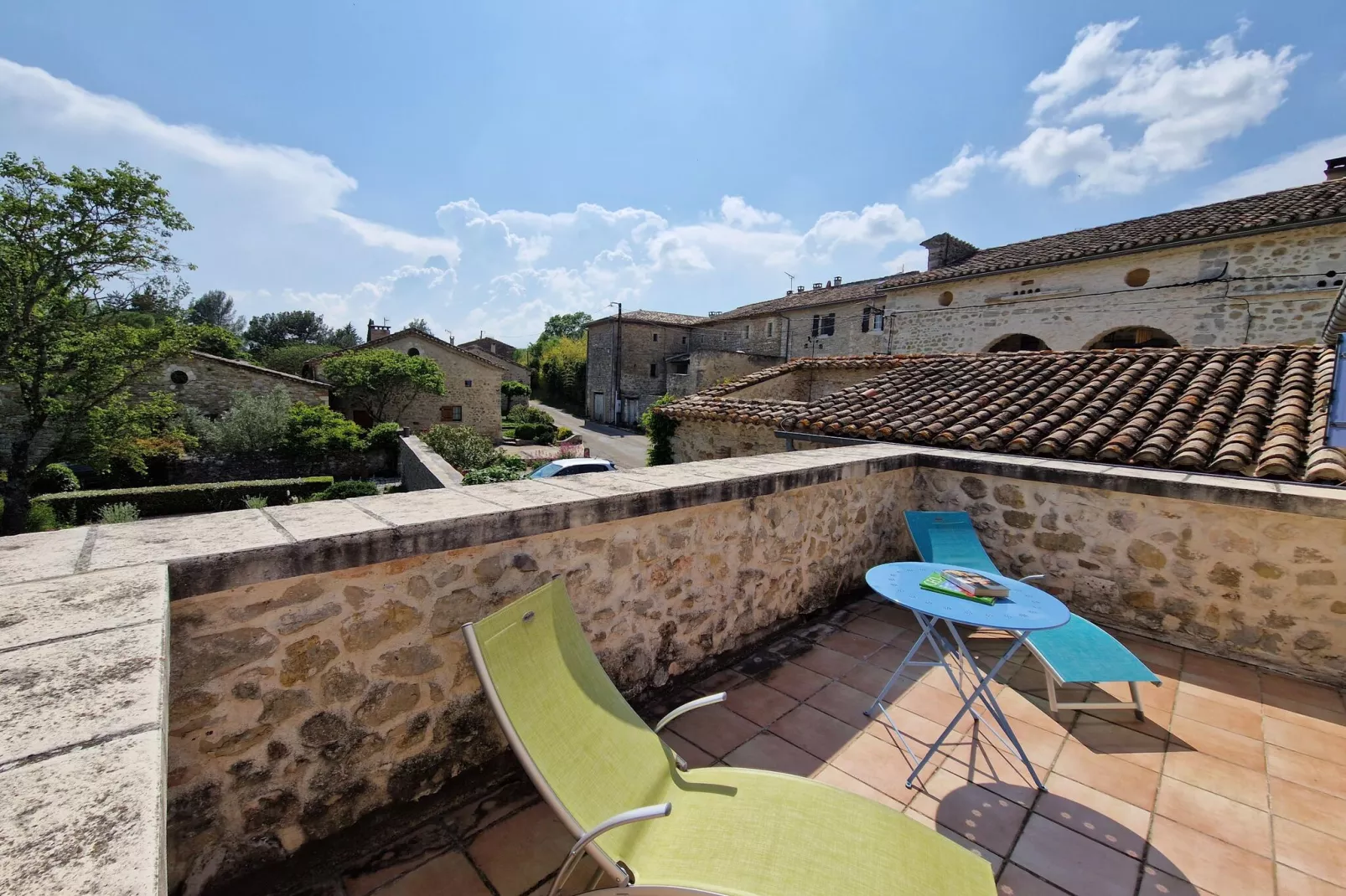 Doppelhaushälfte in Lussan / Le Lilas-Terrasbalkon