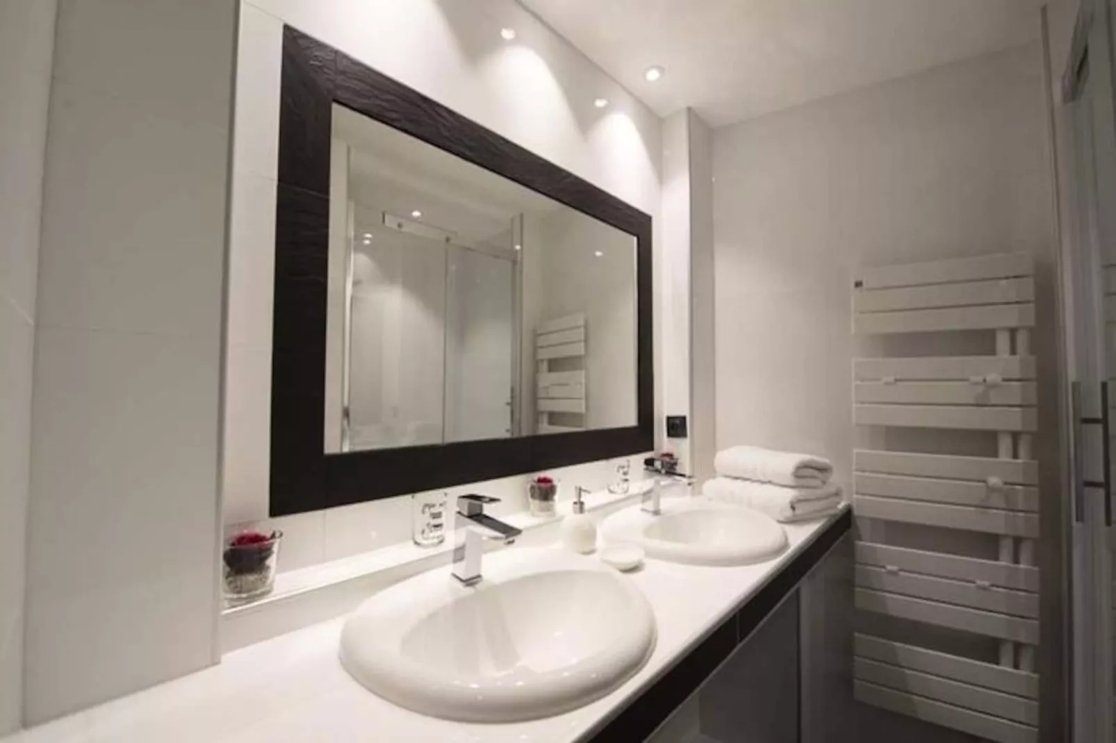 Superbe Appartement De 2 Chambres Au C&oelig;ur Du Quartier Gambetta-Image-tags.