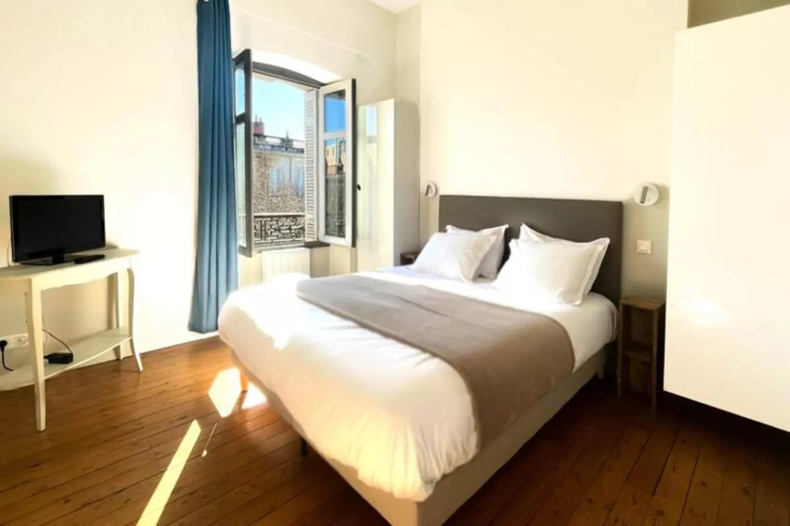 Magnifique Et Lumineux T3 De Charme Aux Quinconces Id&eacute;al Pour 4 Personnes-Buitenkant zomer