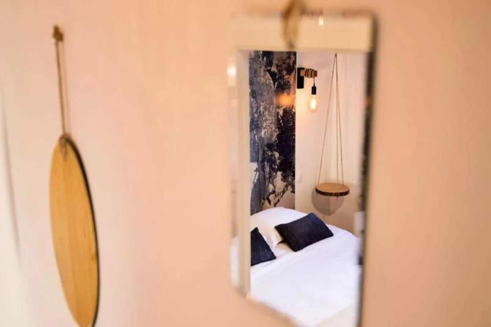 Les Toits De Sainte Ursule-Image-tags.