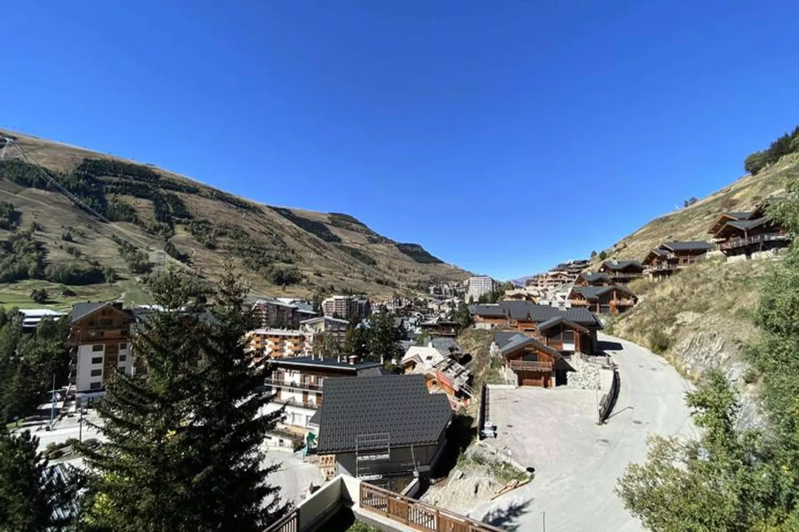 Résidence Pluton-Uitzicht zomer