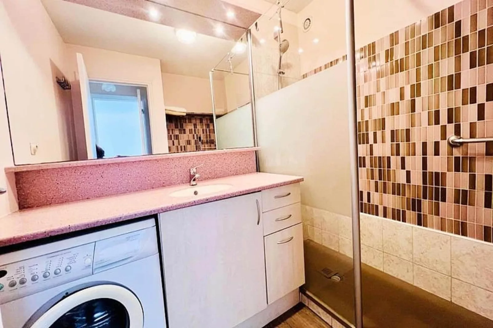 Résidence Conguel-Badkamer