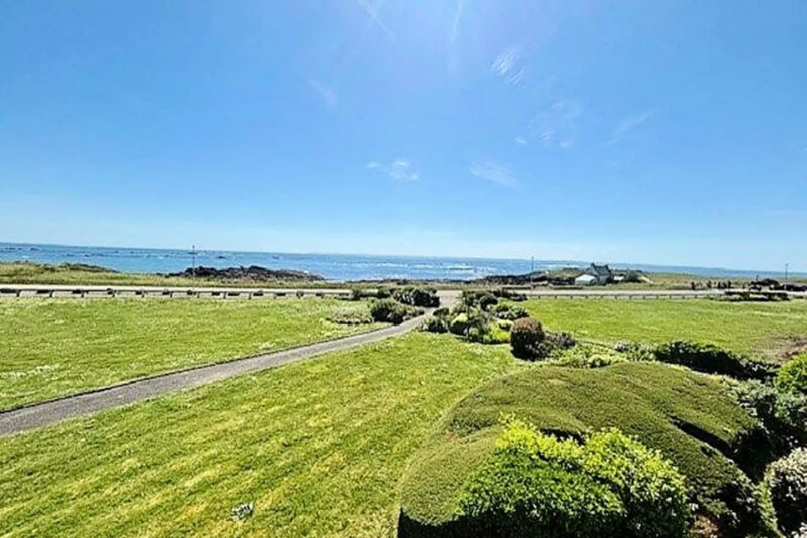 Résidence Les 3 Iles-Uitzicht zomer