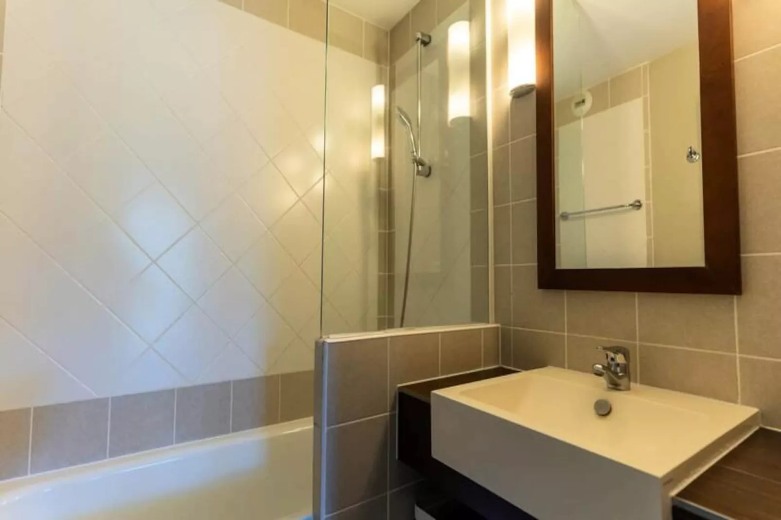 Résidence Appt 6 Pers Avec Piscine Couverte, Tennis Et Parking Priv&eacute; Gratuit 117-Image-tags.