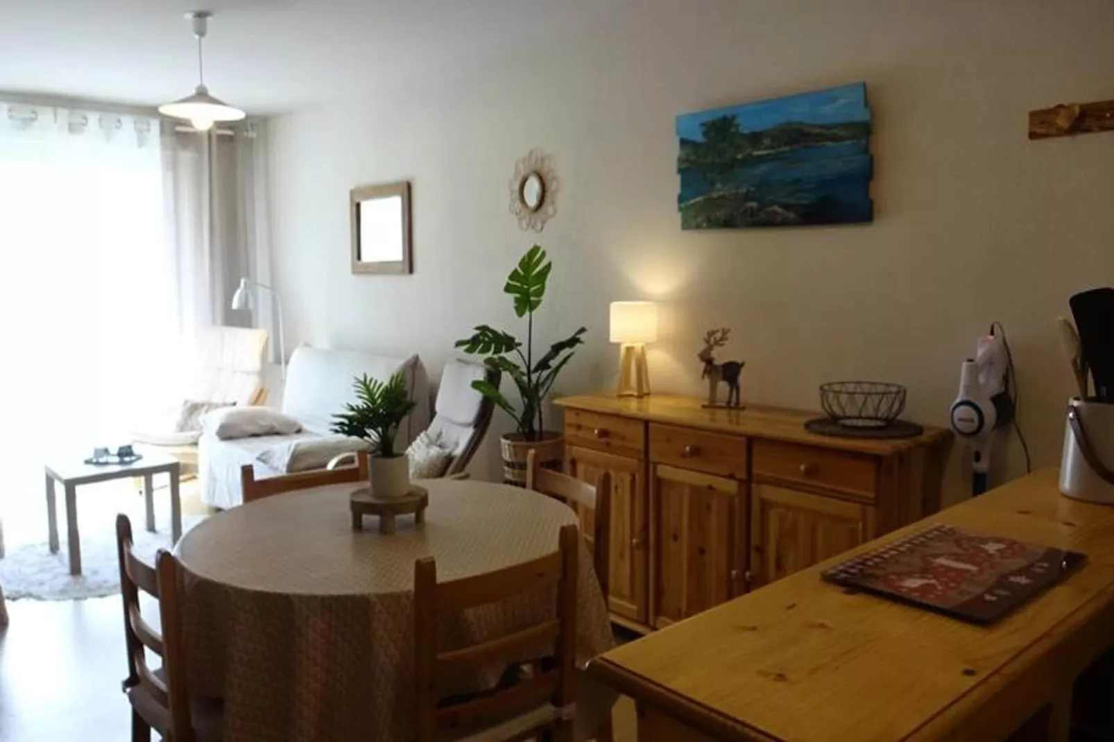 Résidence Montsegu-Eetkamer