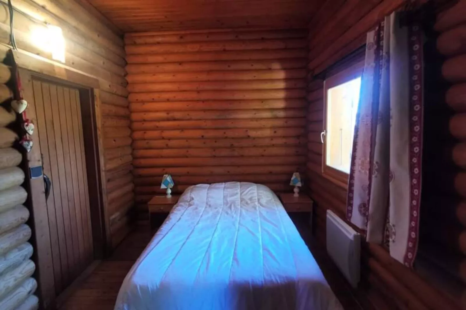 Chalet En Rondins ,  Sommet Du Revard-Image-tags.