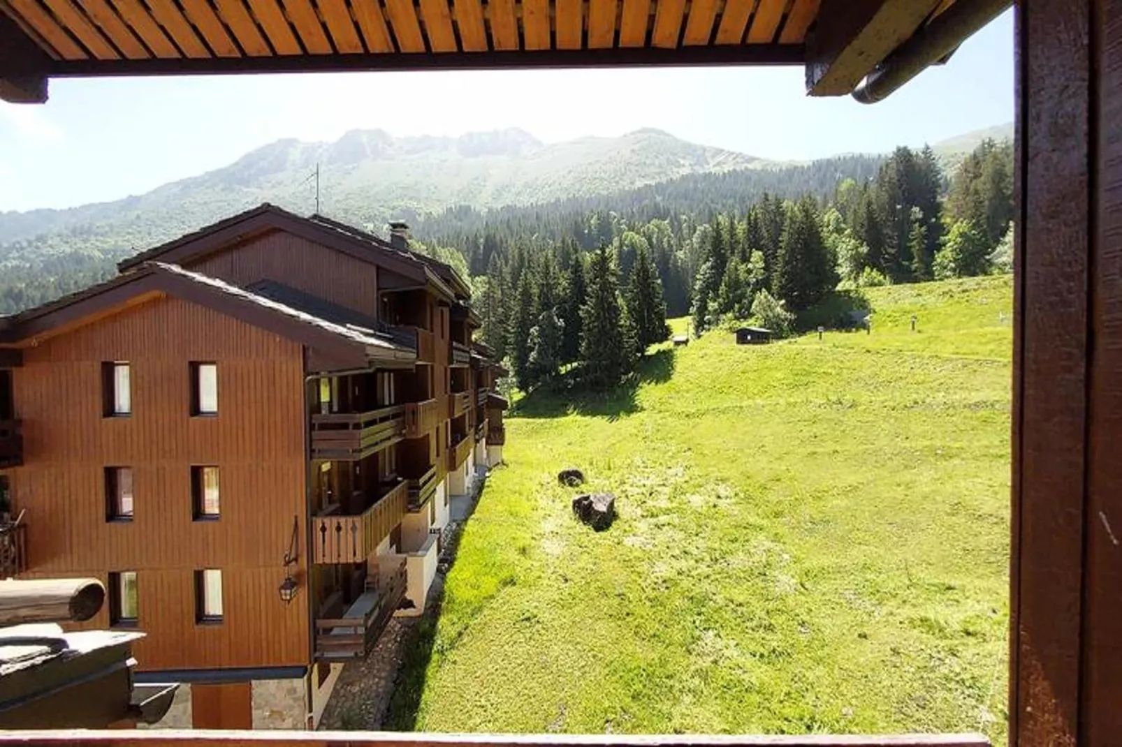 Résidence Lauziere Dessous G-Uitzicht zomer