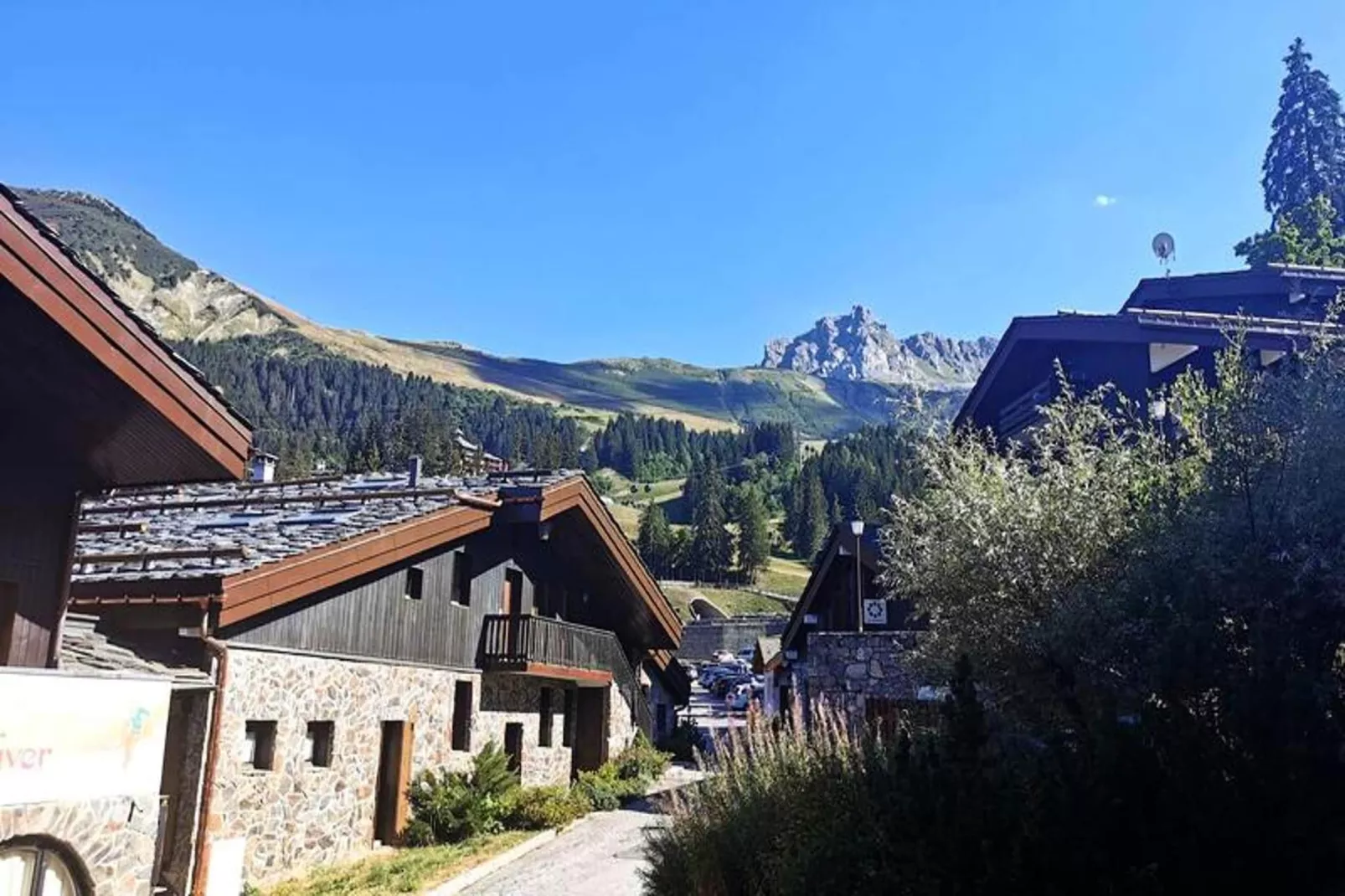 Résidence Ruelle-Uitzicht zomer