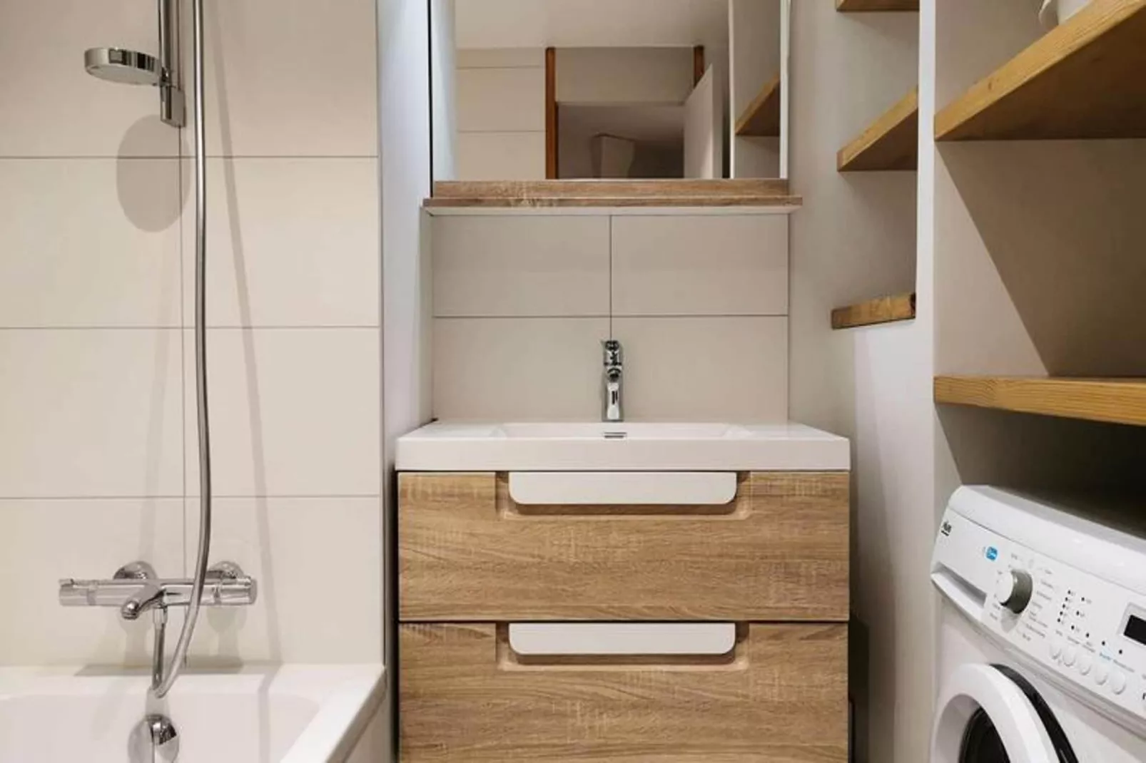 Résidence Lauziere Dessous-Badkamer