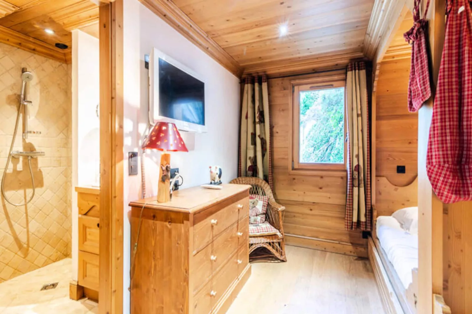 Chalet As De Coeur-Image-tags.